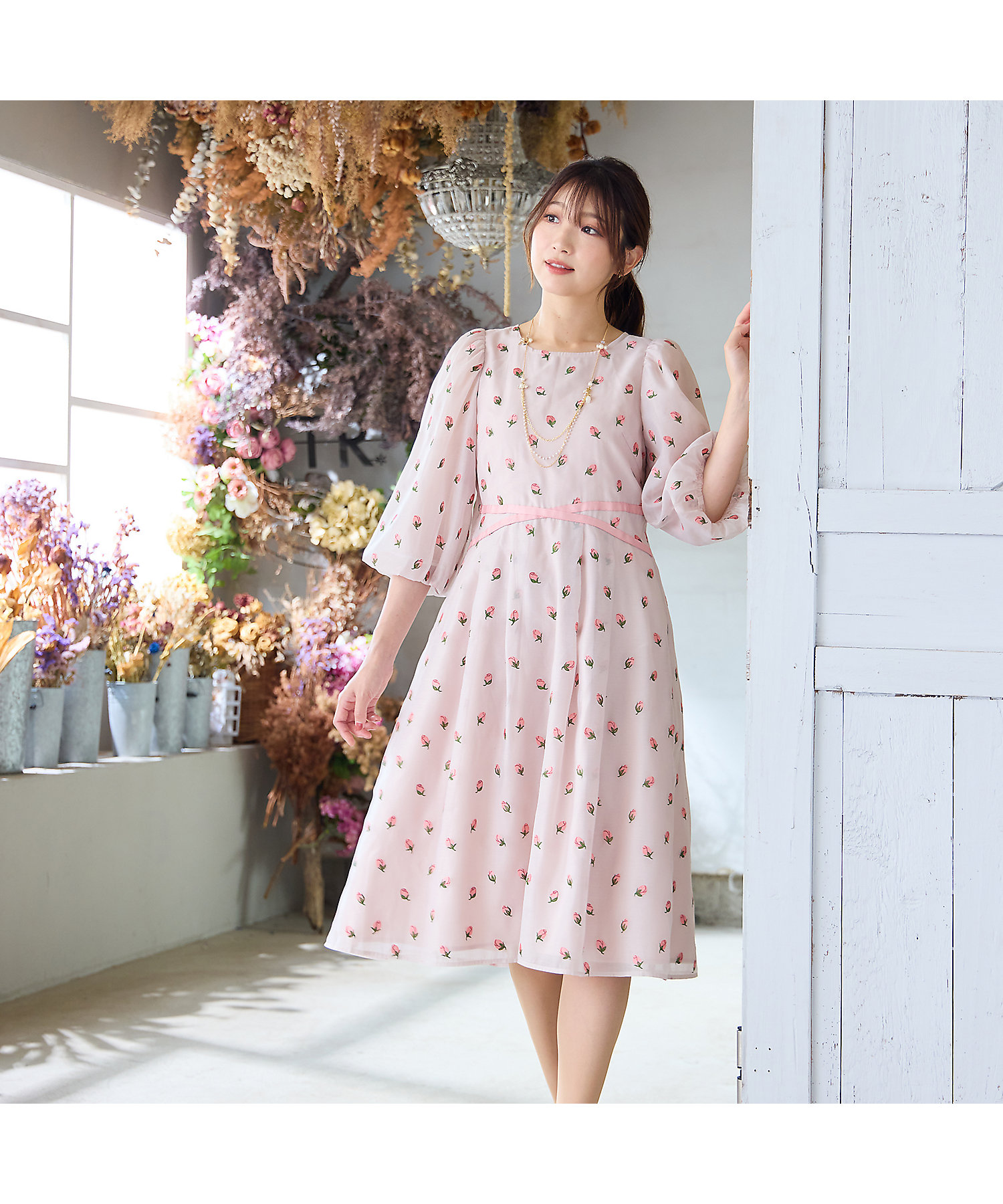 美シルエット】つぼみ刺繍ワンピース（51015501） | Rose