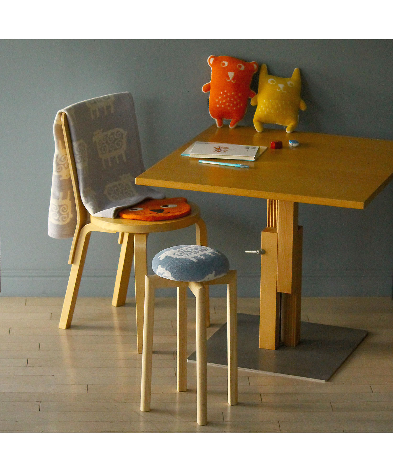 スツール ヒツジ ブルー | KLIPPAN/クリッパン | 三越伊勢丹オンライン