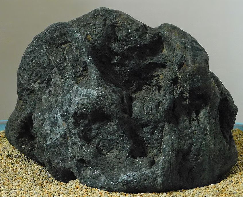 緋山酔恭「山水石美術館」 全国の水石・美石を紹介 八海山石