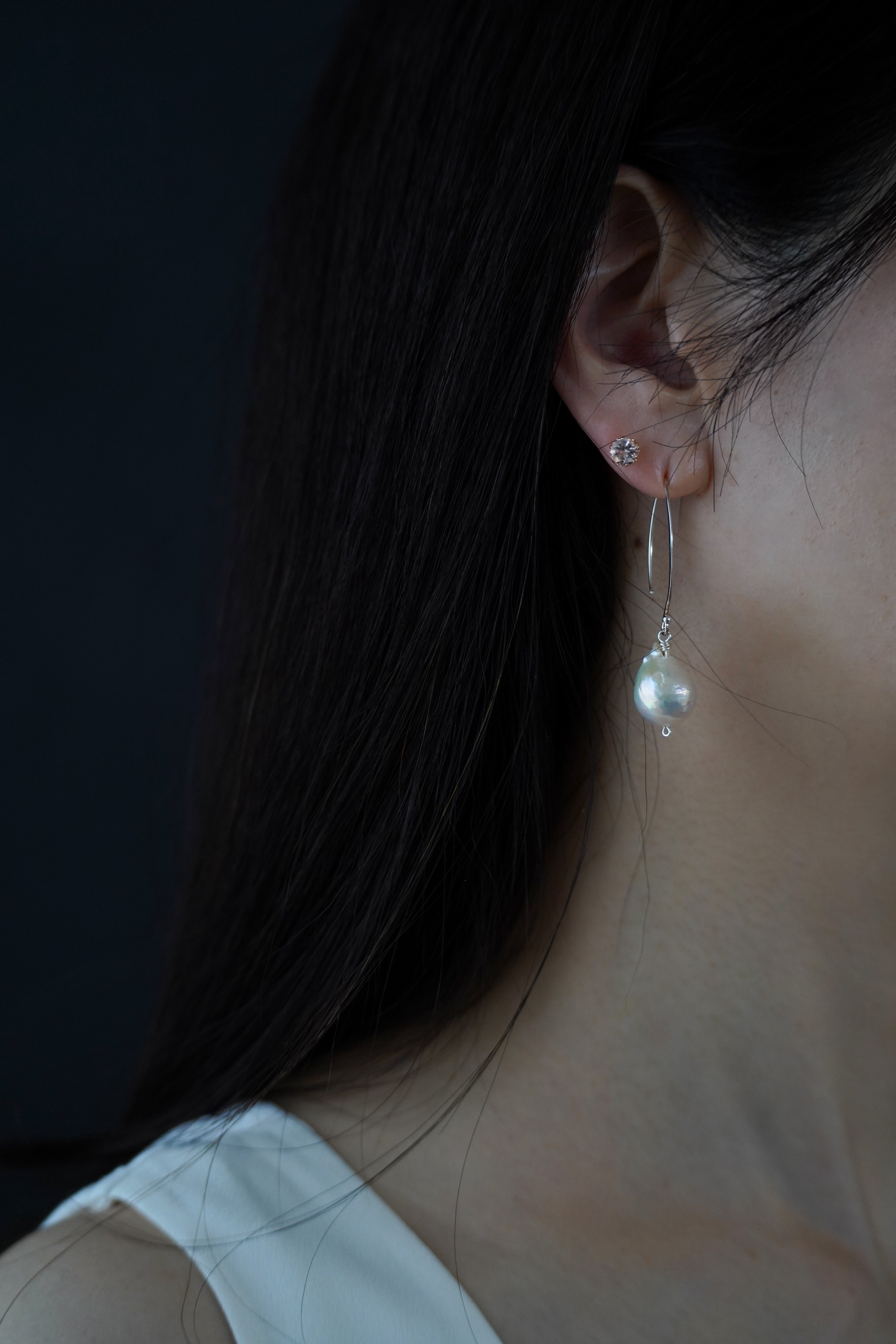 静 – Shizuka –ホワイトバロックパールピアス – ISIKI