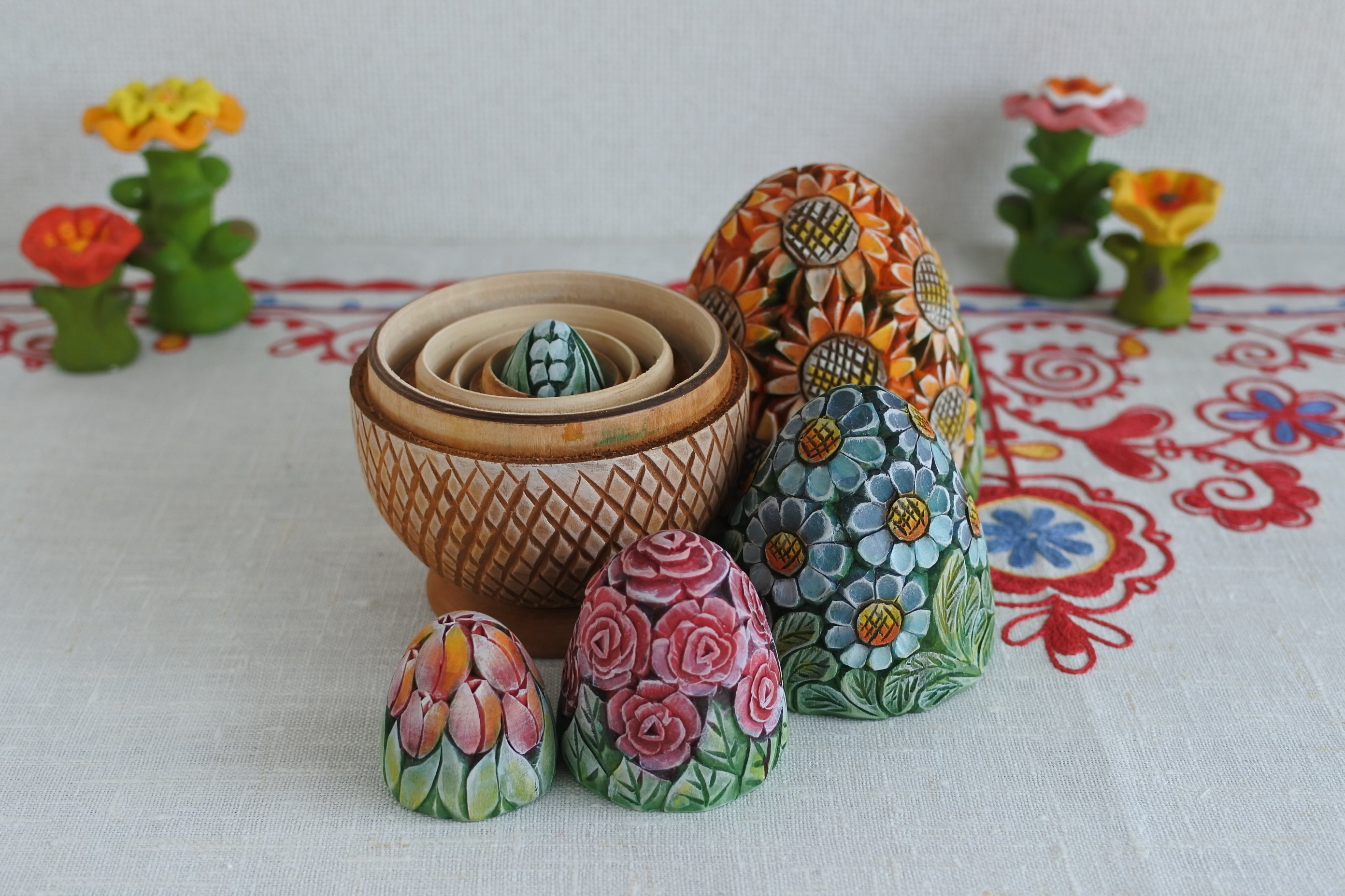 カービングマトリョーシカ 花かご 5ピース 卵型 ヒマワリ カミツレ