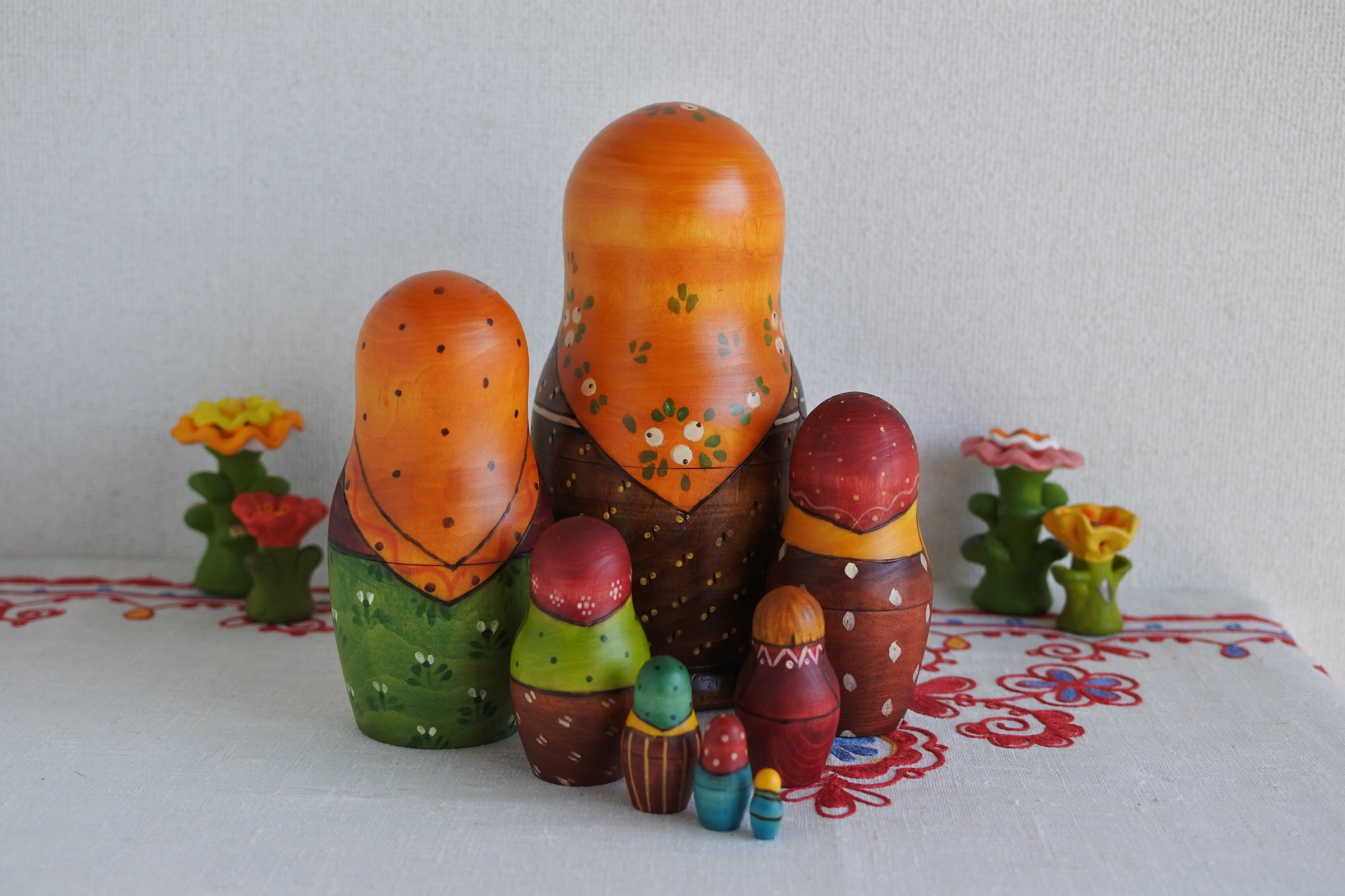 1900年復刻版マトリョーシカ 8ピース やまぶき色のプラトーク 一番最初