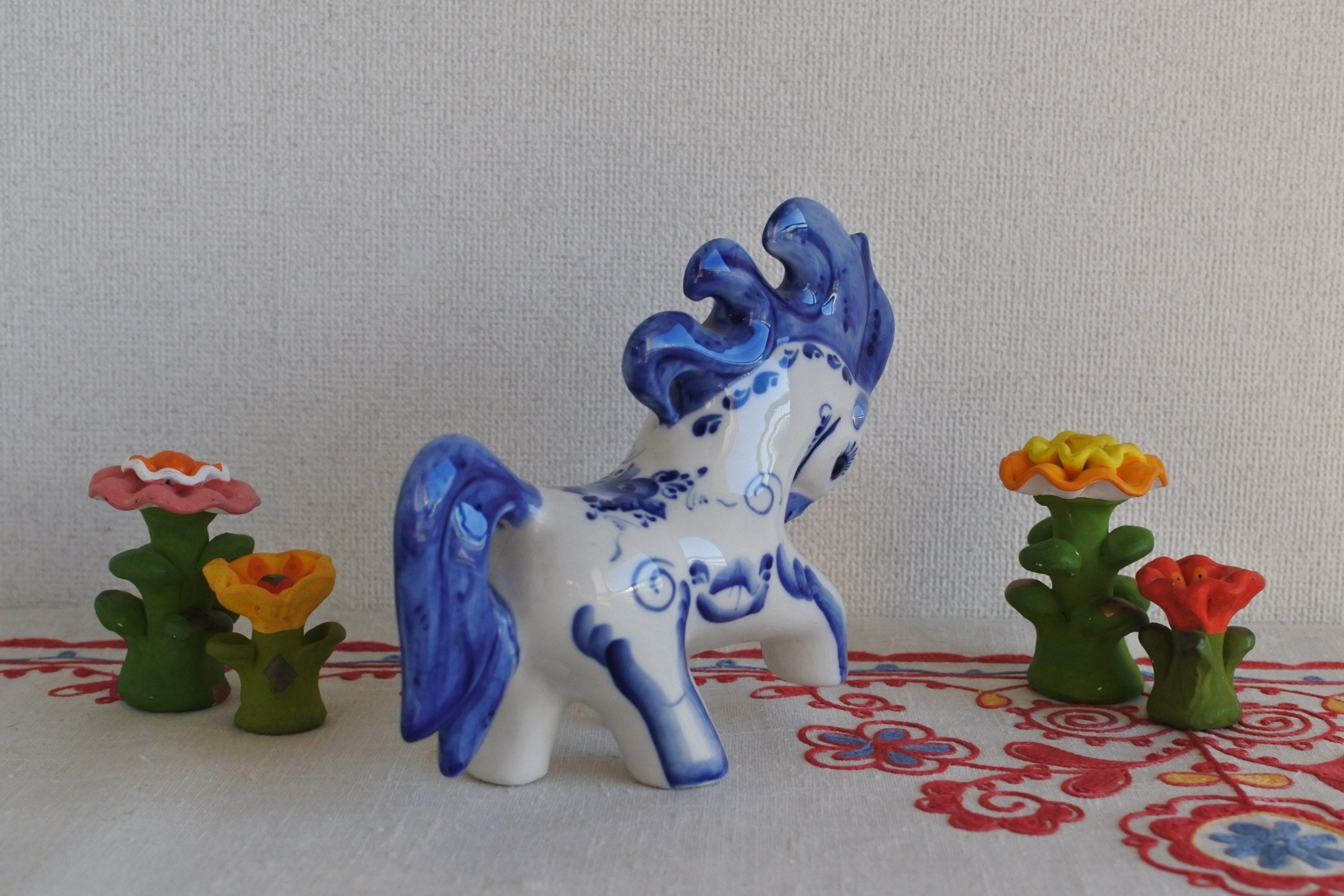 2026年干支午 グジェリ陶器 せむしの仔馬 – ロシア雑貨 いりえのほとり