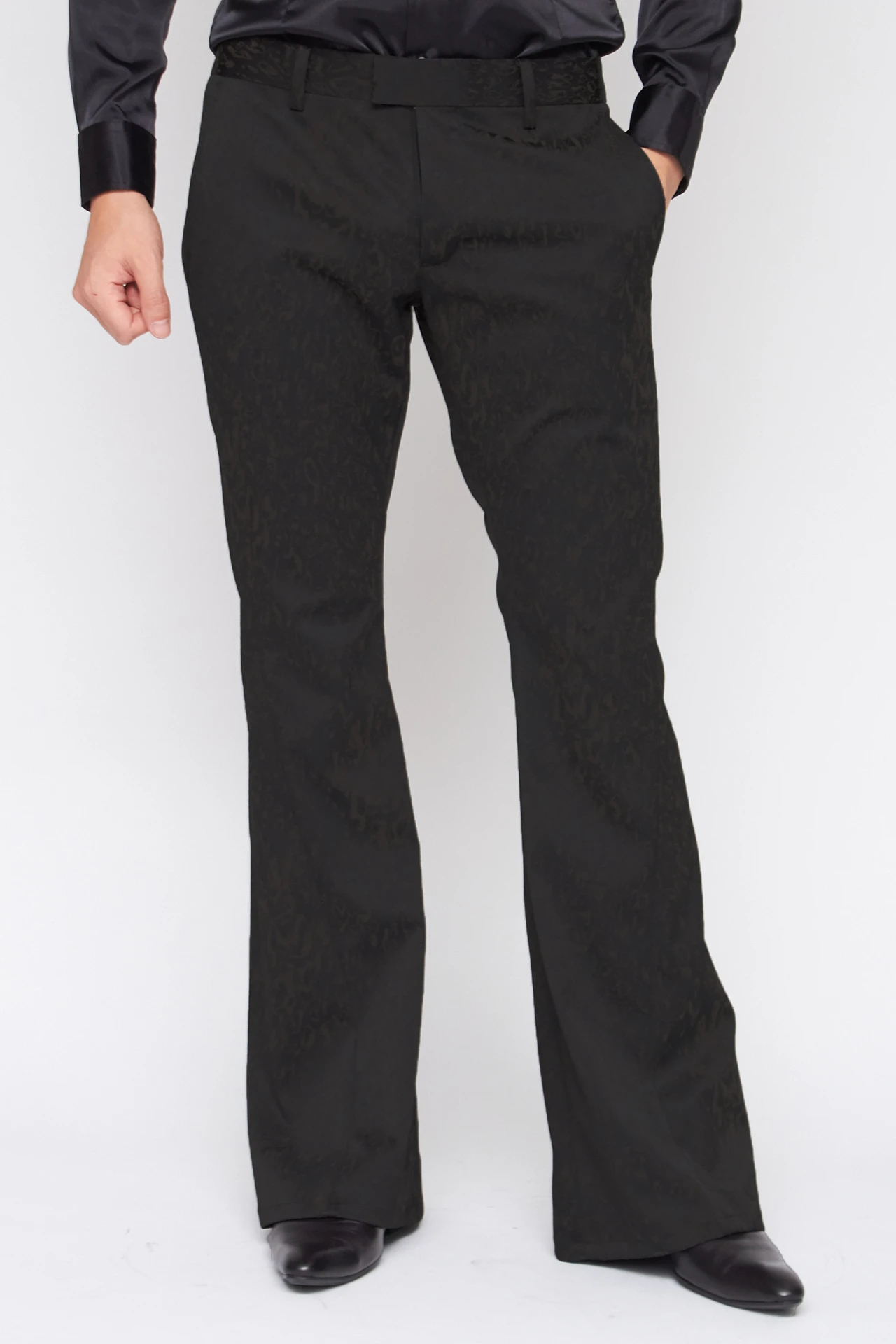 TORNADO MART∴シャイニーレオパードジャカードフレアーパンツ