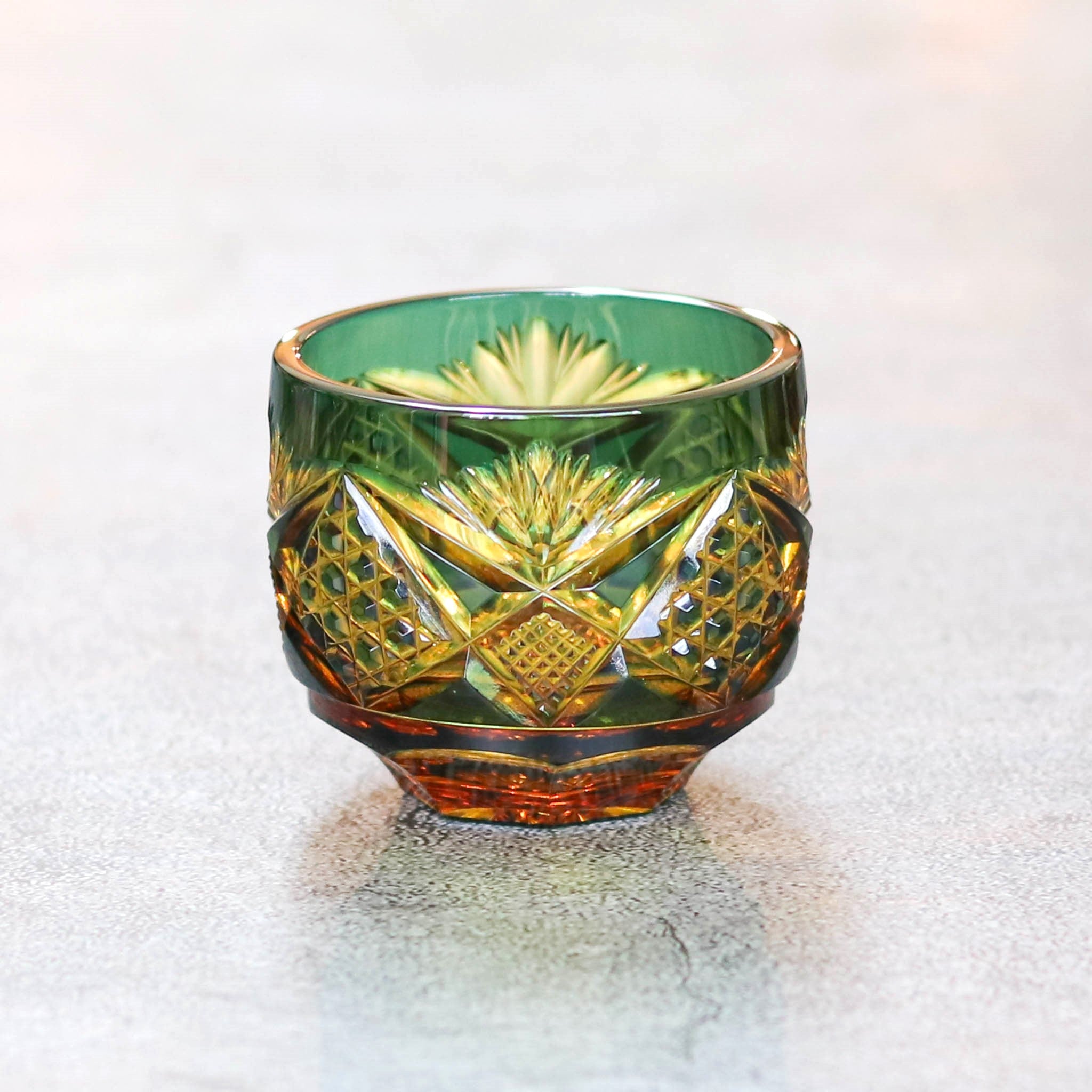 XG331 ガラス工芸作家・黒木国昭・綾切子・銘「猪口」・骨董