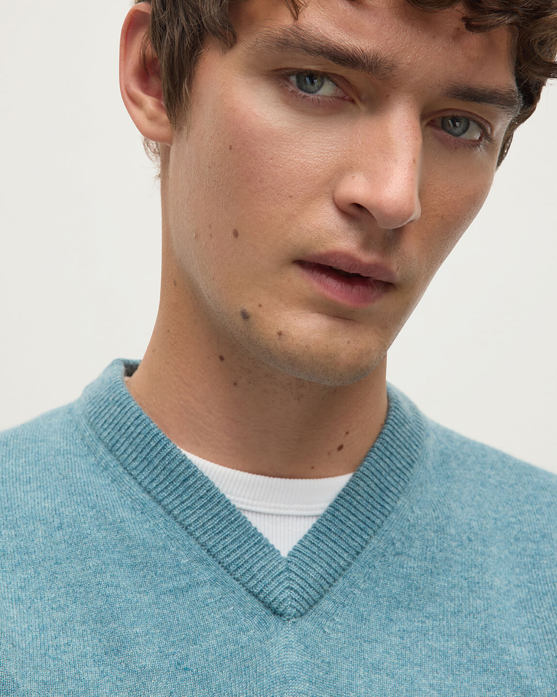 Classic Cashmere Green V Neck Jumper | Luxury Men's Knitwear