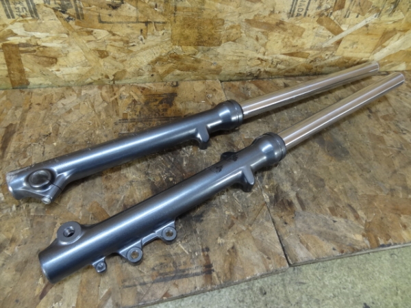 グラストラッカーBB(NJ47A-124)◎フロントフォーク 左右 難有 – 中古