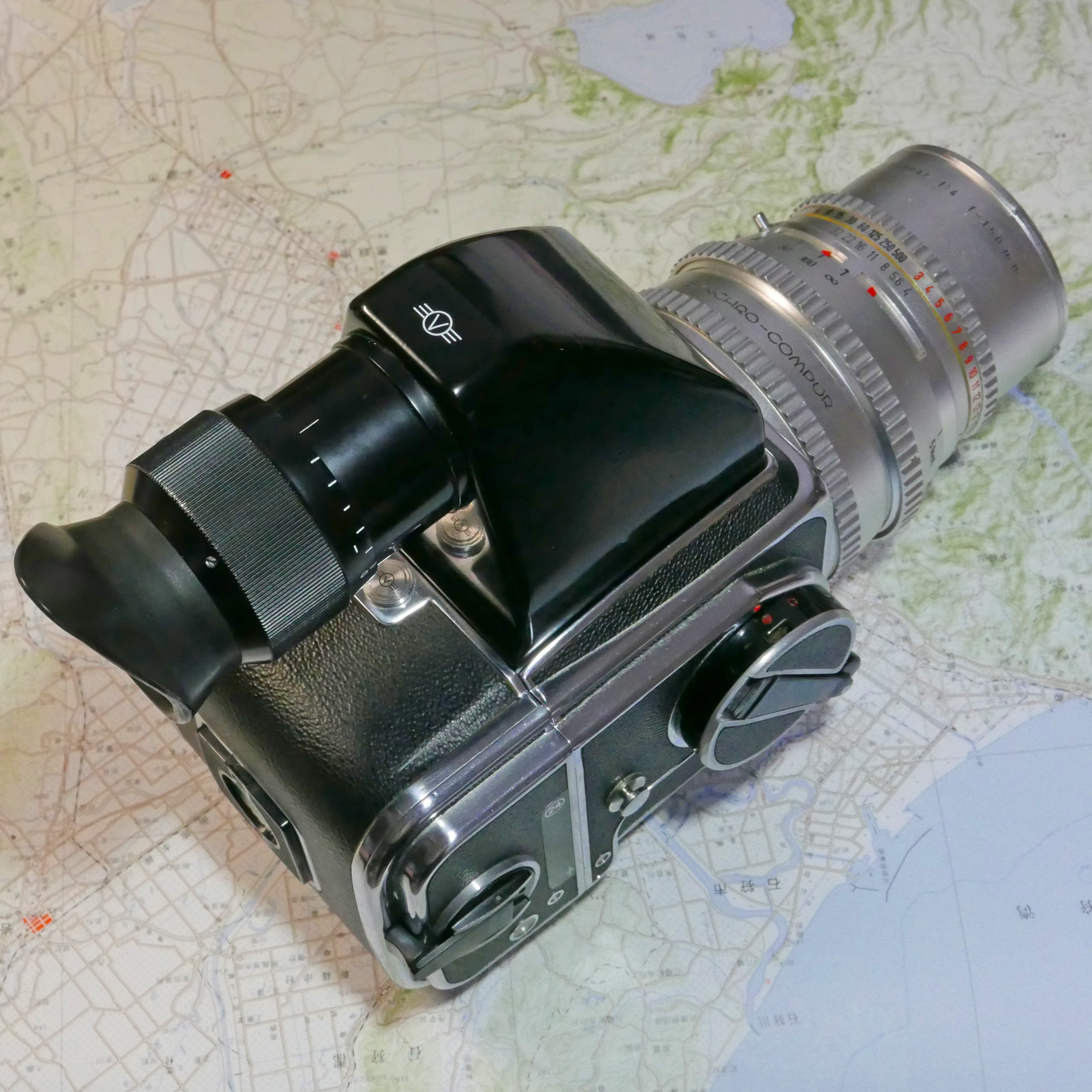 ハッセルブラッドのプリズムファインダー『HC-4』、街撮りにもイイネ！