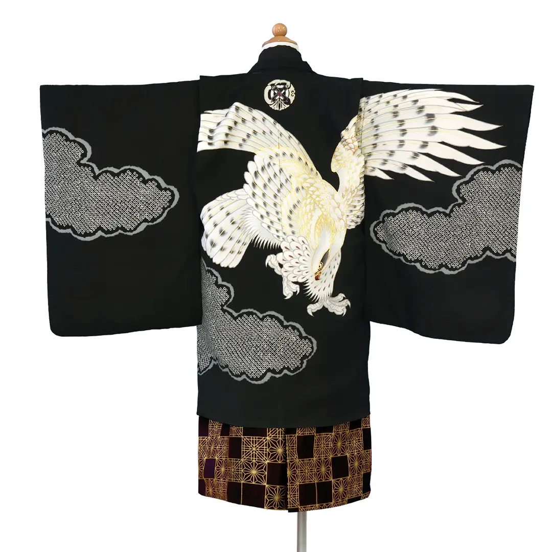 LOWRYS FARM》黒地に鷹と雲取り、黒の袴／七五三・五歳男の子・袴