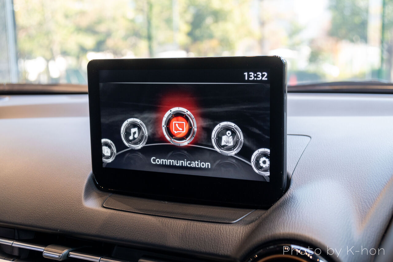 MAZDA2の実車写真に「8インチセンターディスプレイ」を当てはめてみる