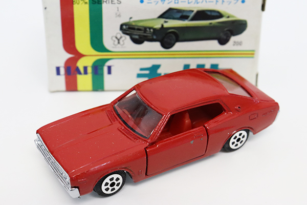 黒箱トミカ／【朱色シート】日産ローレル 2ドアハードトップ【牽引