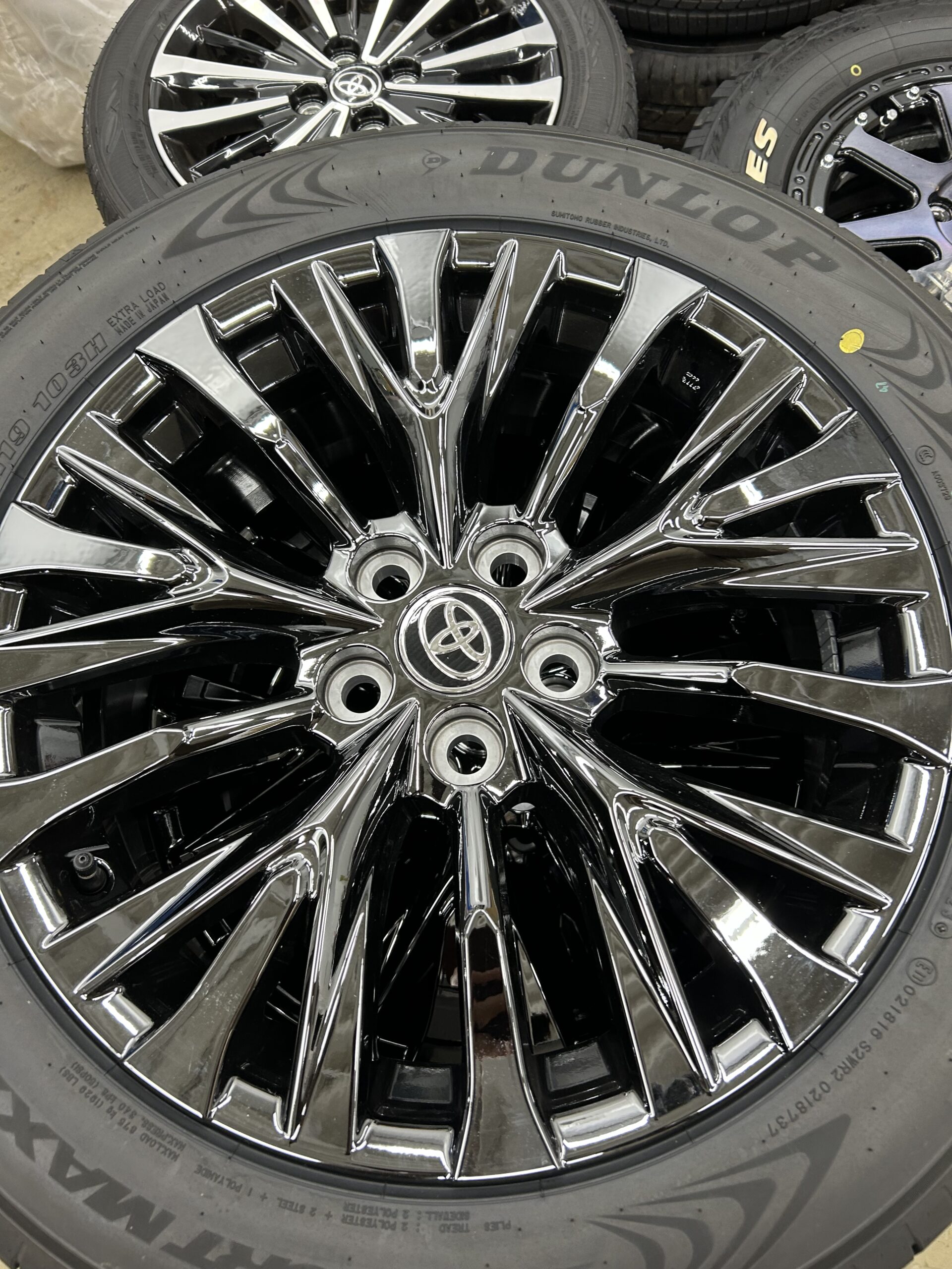 2/25現在 40系ヴェルファイア純正タイヤとアルミホイールセットの持込