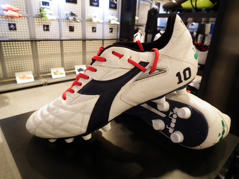 ディアドラ』数々の名品と最新モデル「TOKYO」が登場！ | KING GEAR