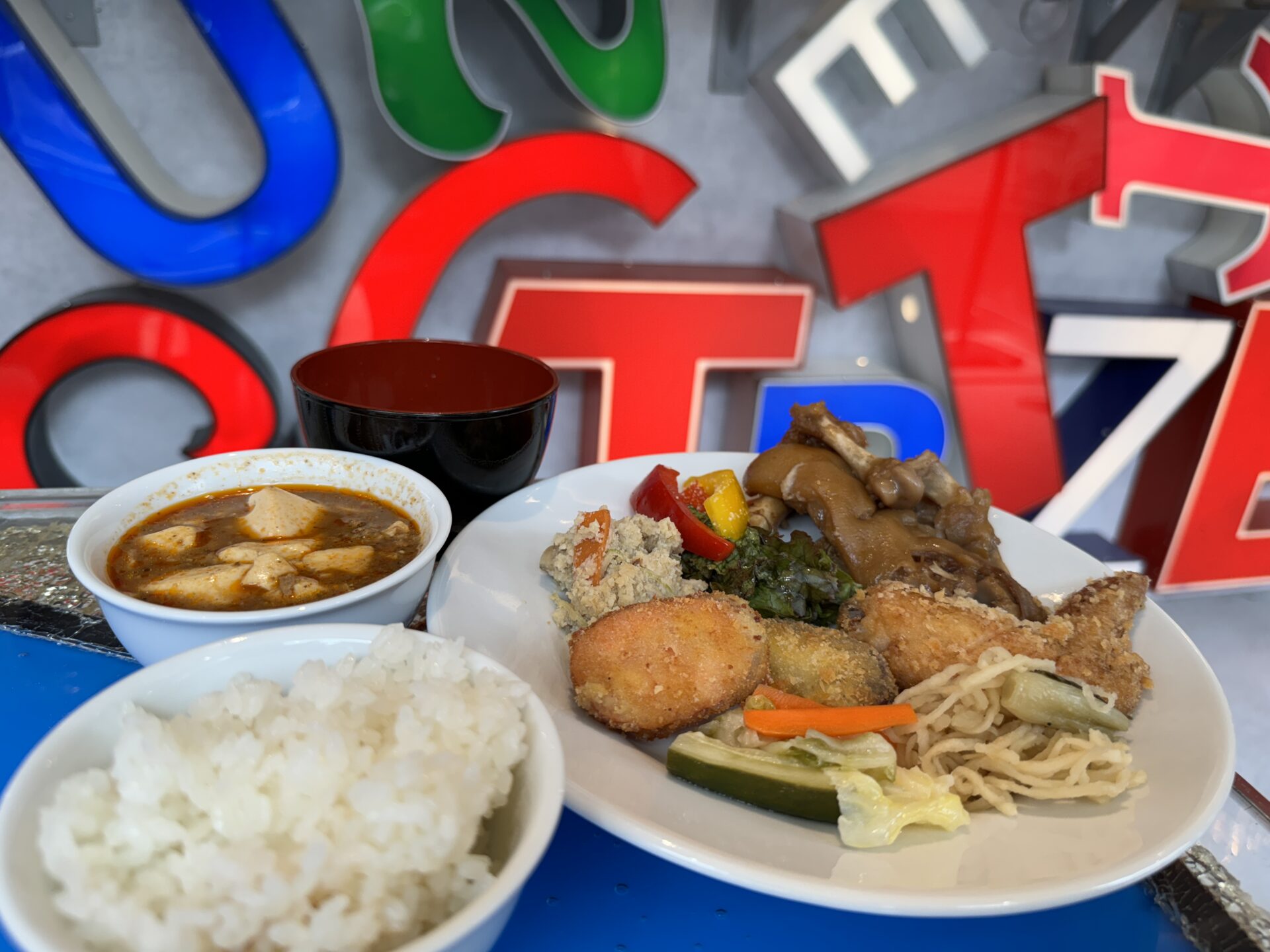 吉祥寺に「トーキングゴリラ＆デブー」がオープン！衝撃価格500円