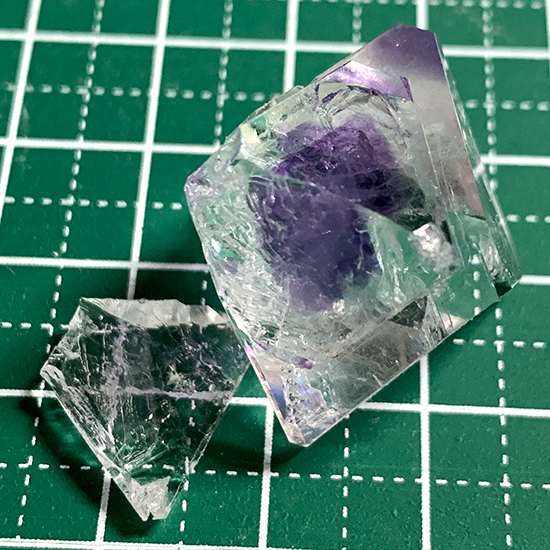 ミョウバン結晶の劈開割り – きらら舎