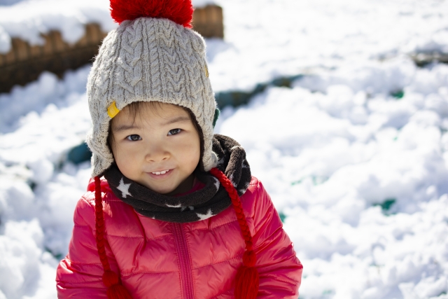 雪遊びの服装】子どもに何を着せる？ 防寒しながら体温調節と動きやす