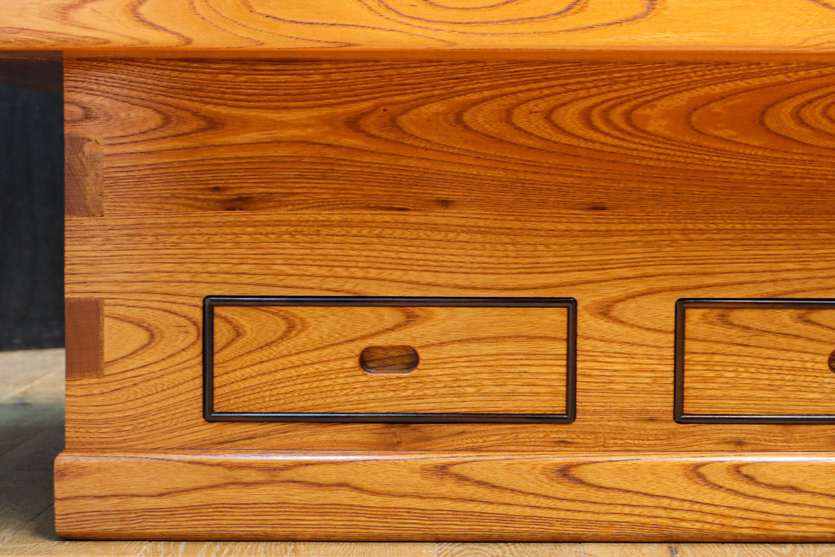 特大サイズ！！欅の杢目が浮かぶ美しい色艶をした関西火鉢 BB2792 – 古