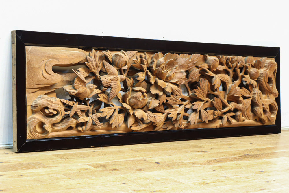 繊細な彫刻で鳥と牡丹を描いた彫刻欄間 EZ2537a 在庫1枚 – 古福庵