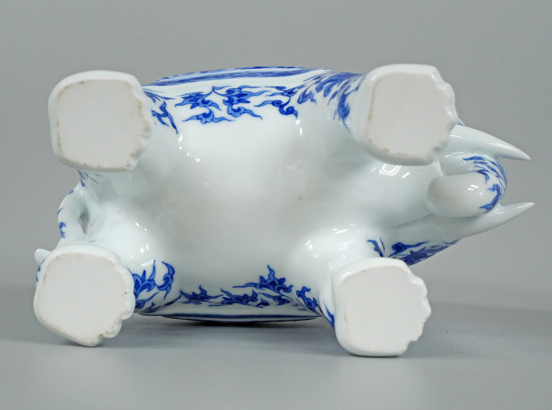 十四代辻常陸「染付吉祥文象香炉」磁器・共箱 絵画買取・販売の小竹美術