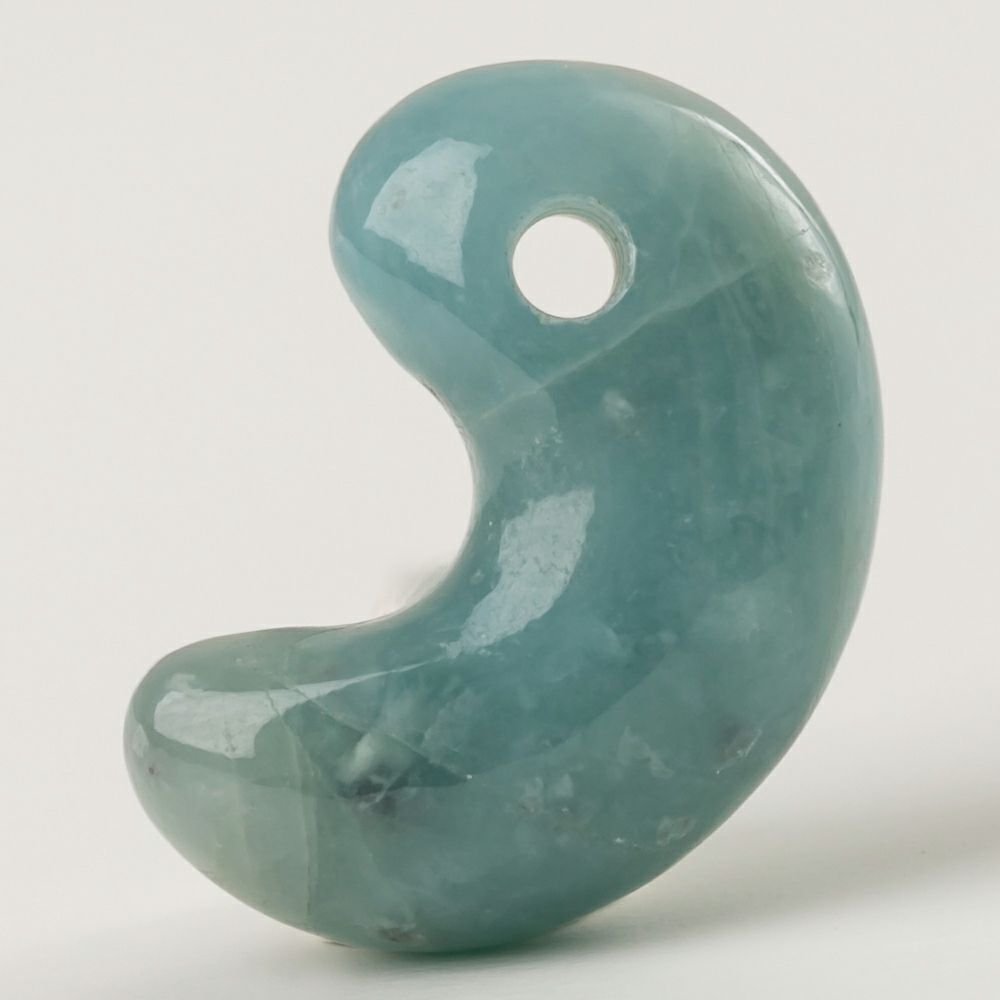 勾玉／青色（入コン沢）ヒスイ | 糸魚川翡翠工房こたき