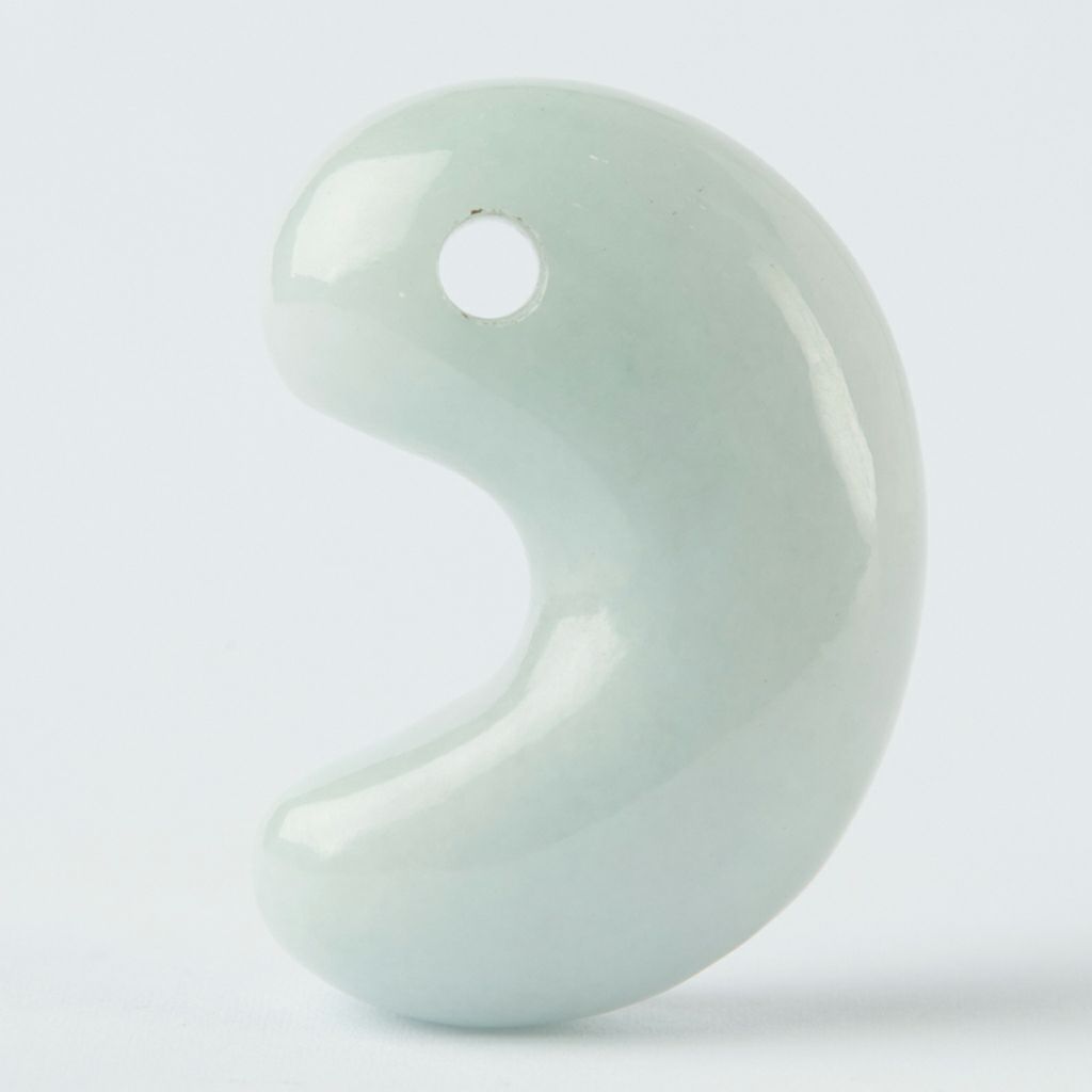 極上プレミアム・神話の勾玉・艶美麗】（プレミアム白色ヒスイ）糸魚川