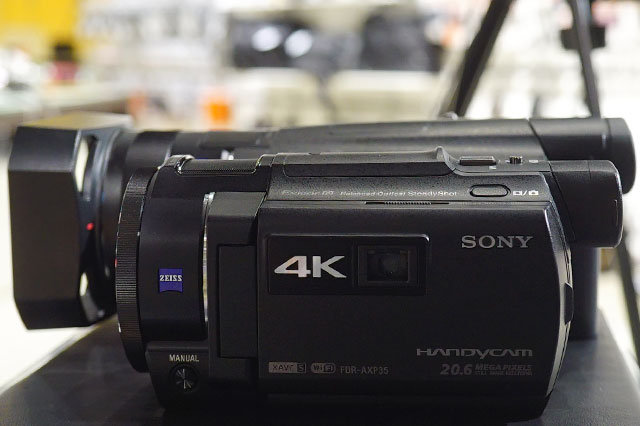 かなりコンパクトにまとまった4Kハンディカム「FDR-AXP35」を触った