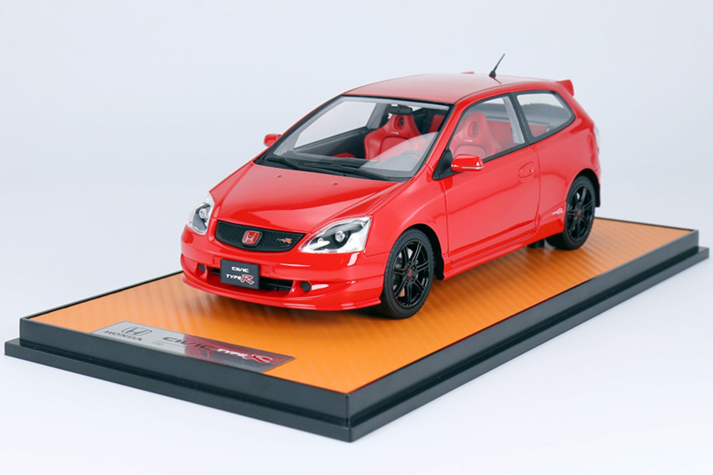 ホンダ・シビック タイプRの1/18レジンカーがリアルすぎる！ 50個限定