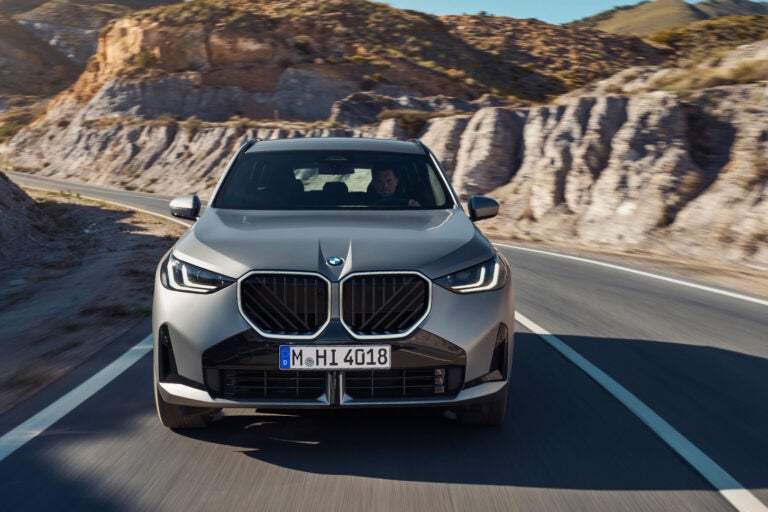 BMW「X3」がフルモデルチェンジ！ 4代目に進化した新型は全車48V