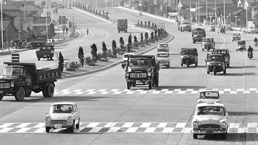 前の東京オリンピックの頃、横断歩道はチェッカーだった！横断歩道の
