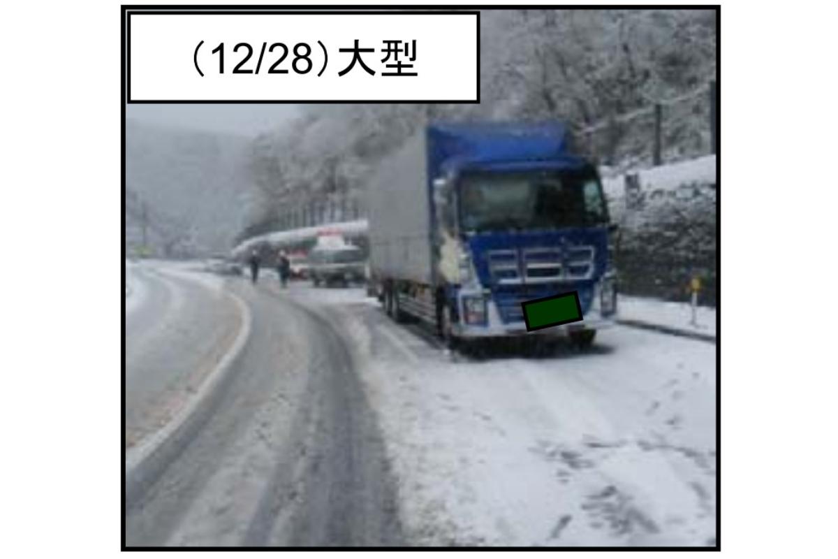 NEXCO怒りの警告「夏タイヤ車の衝突事故が起きました！」高級SUVが