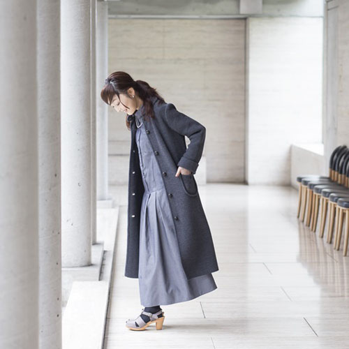 Manna（マンナ）」のニットコートは内田彩仍さんの定番！ | 暮らしと