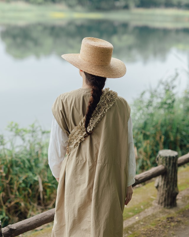 R&D.M.Co-（オールドマンズテーラー）」に別注した限定色のフリル