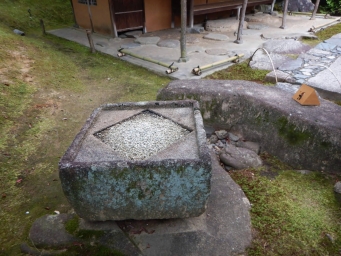 二重枡手水鉢 - 桂離宮