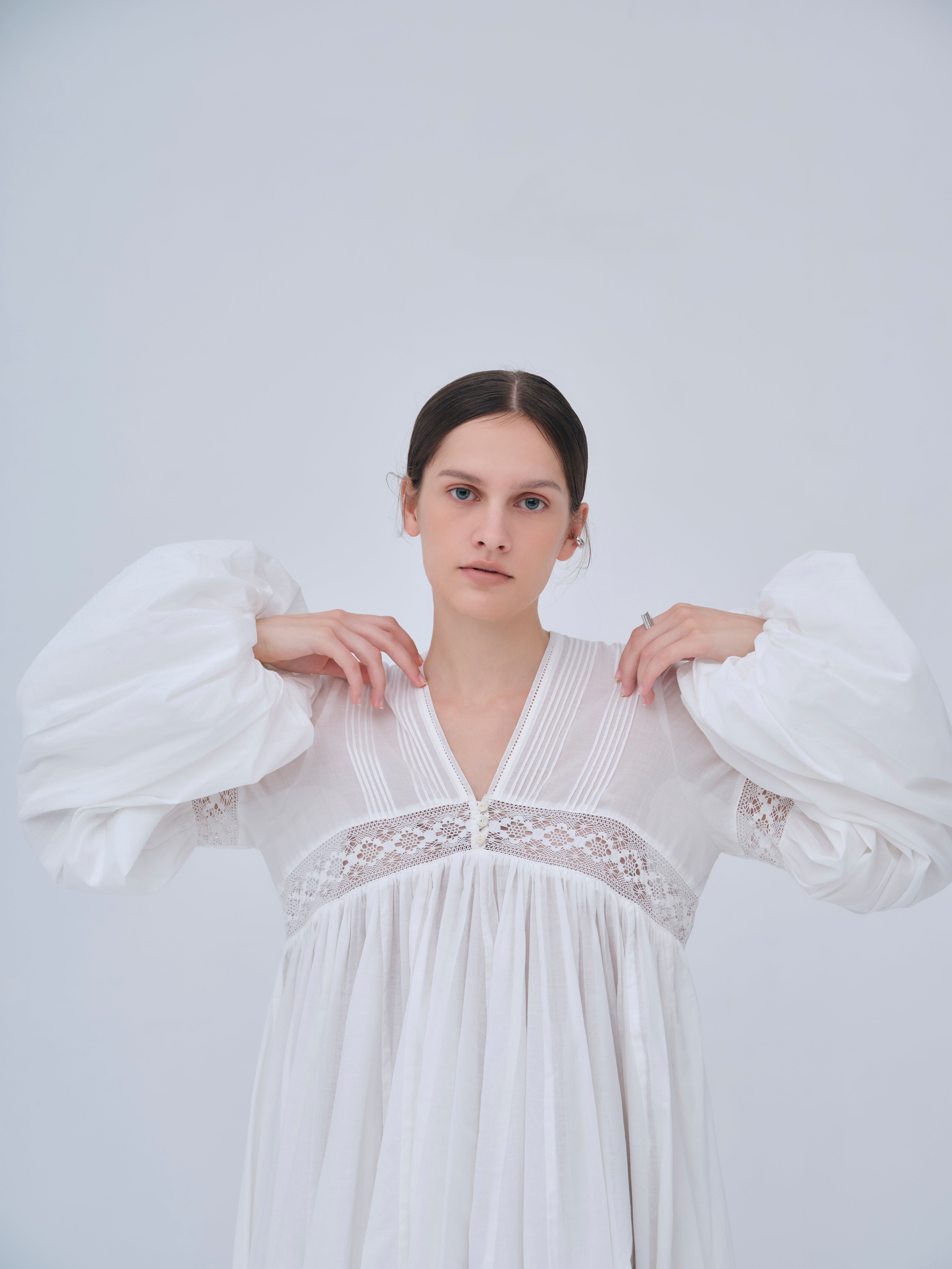 再入荷】Yoke Lace Volume Dress – L'AUBE BLANC