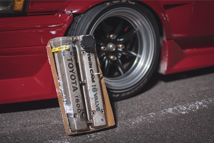 カローラレビンのAE86・DIY・結晶塗装・ヘッドカバー塗装に関する