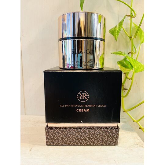 傷みがちなロングヘアもトリートメントでケア | 大阪市港区の美容室