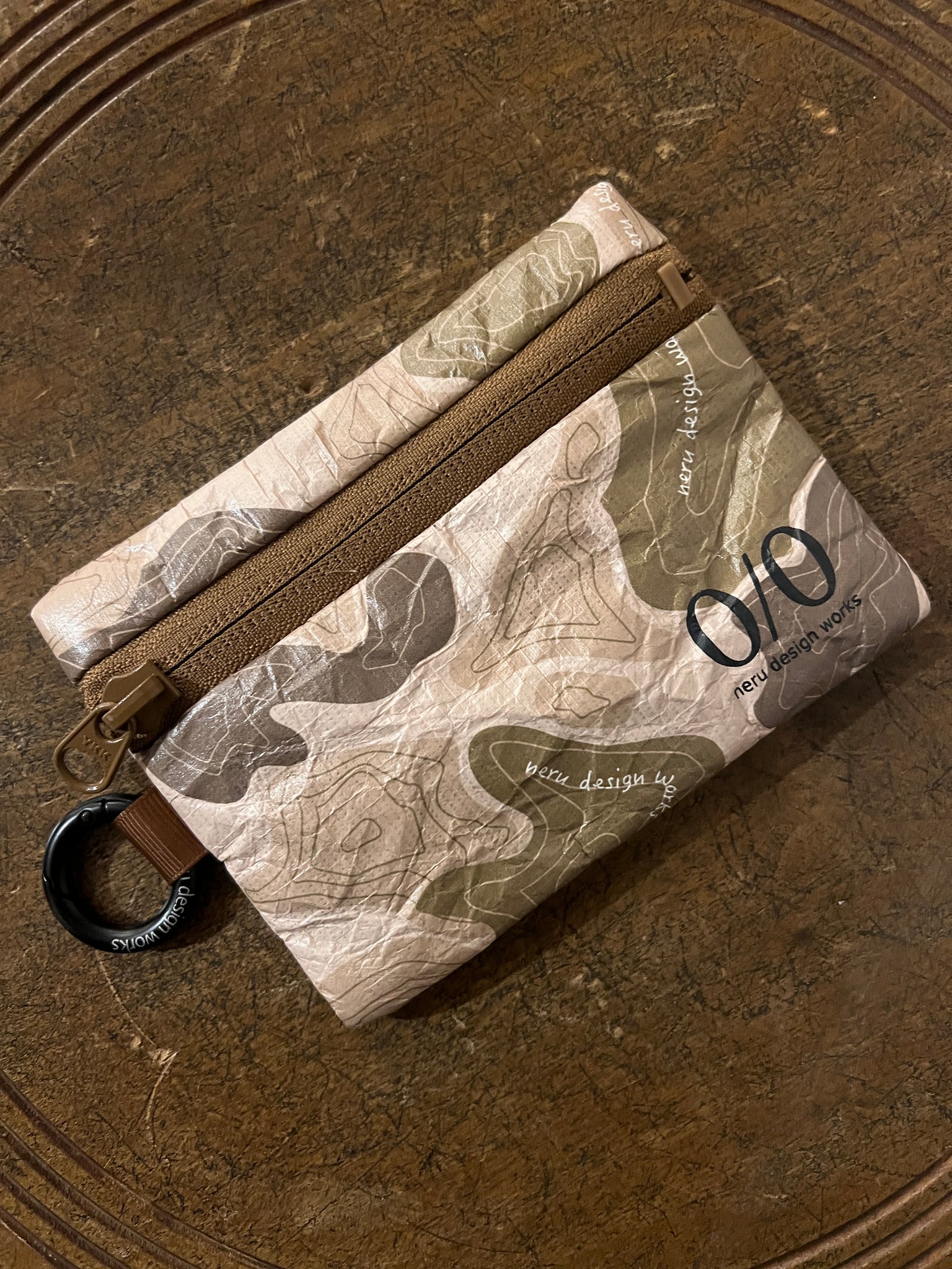 TOPOカモ ポーチ – LOG