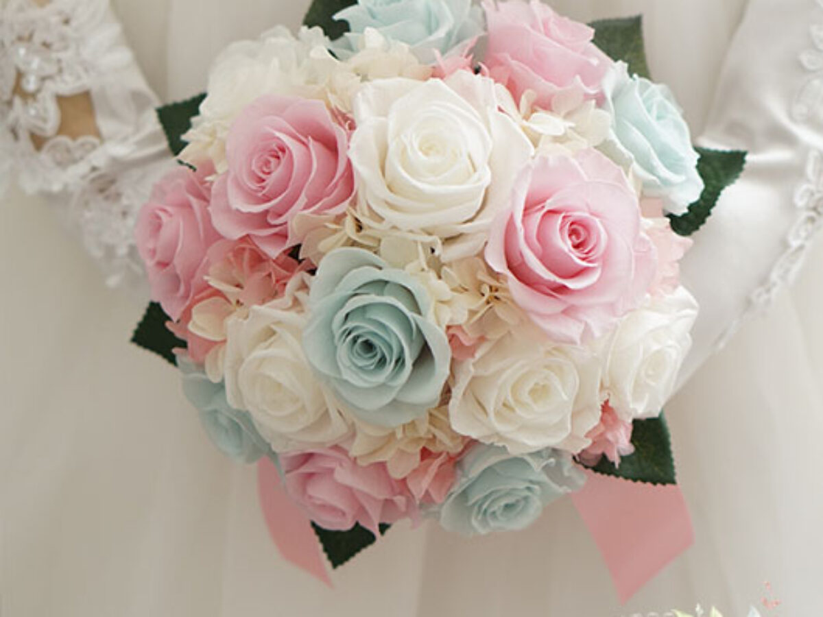 白×ピンク×水色のバラのラウンドブーケ【プリザーブドフラワー】R-117