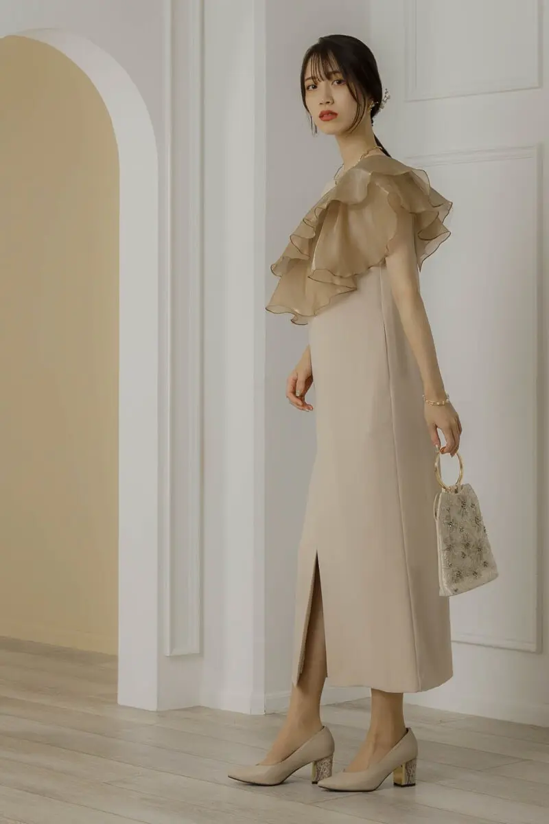 ベージュのグロッシーラッフル付きドレス | ANDRESD | M | 結婚式