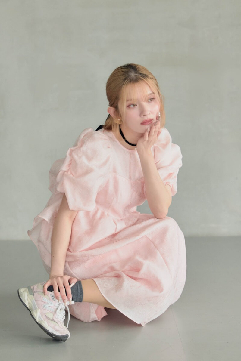 ピンクのバブルスリーブジャガードドレス | ANDRESD | M～マタニティ