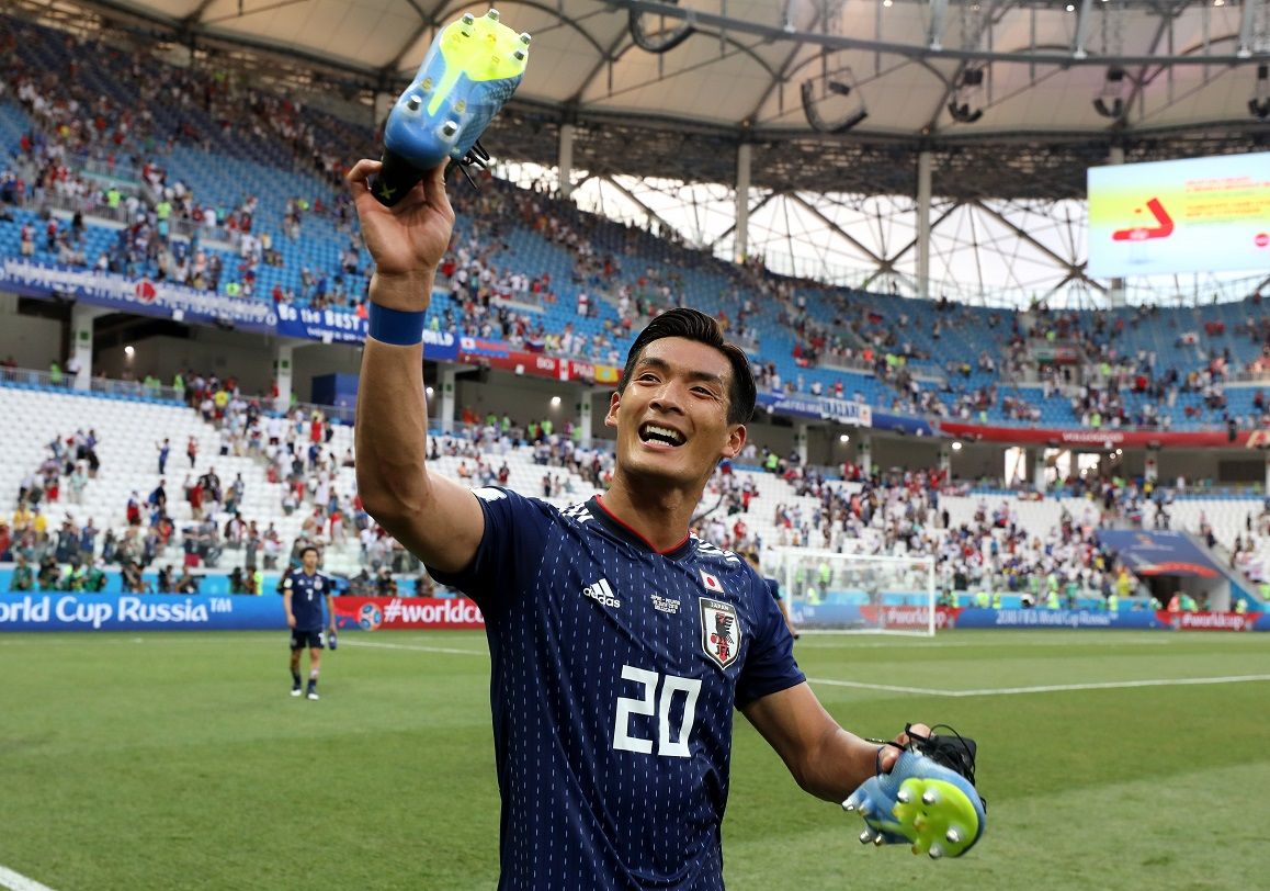 槙野智章がアディダス X18.1を槙野スタイル(左右色違い)で着用