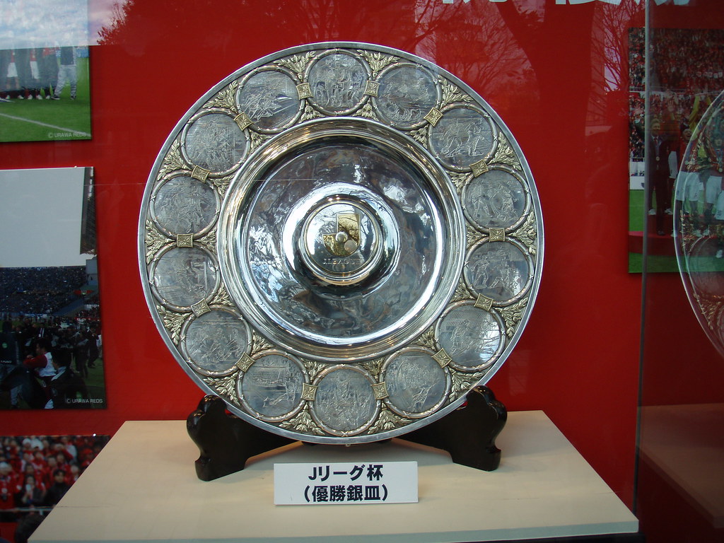 中古☆浦和レッズ☆2006 Jリーグ優勝記念グッズ（シャーレ（優勝銀皿