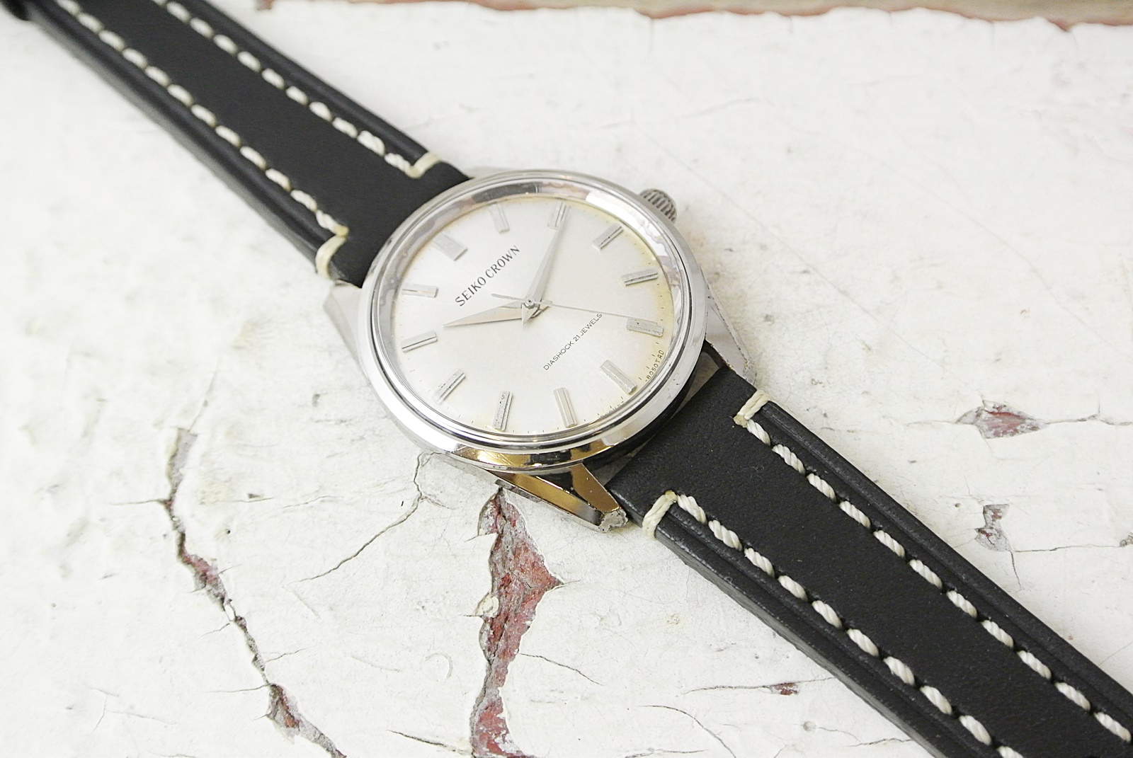 SEIKO CROWN | L o'clock