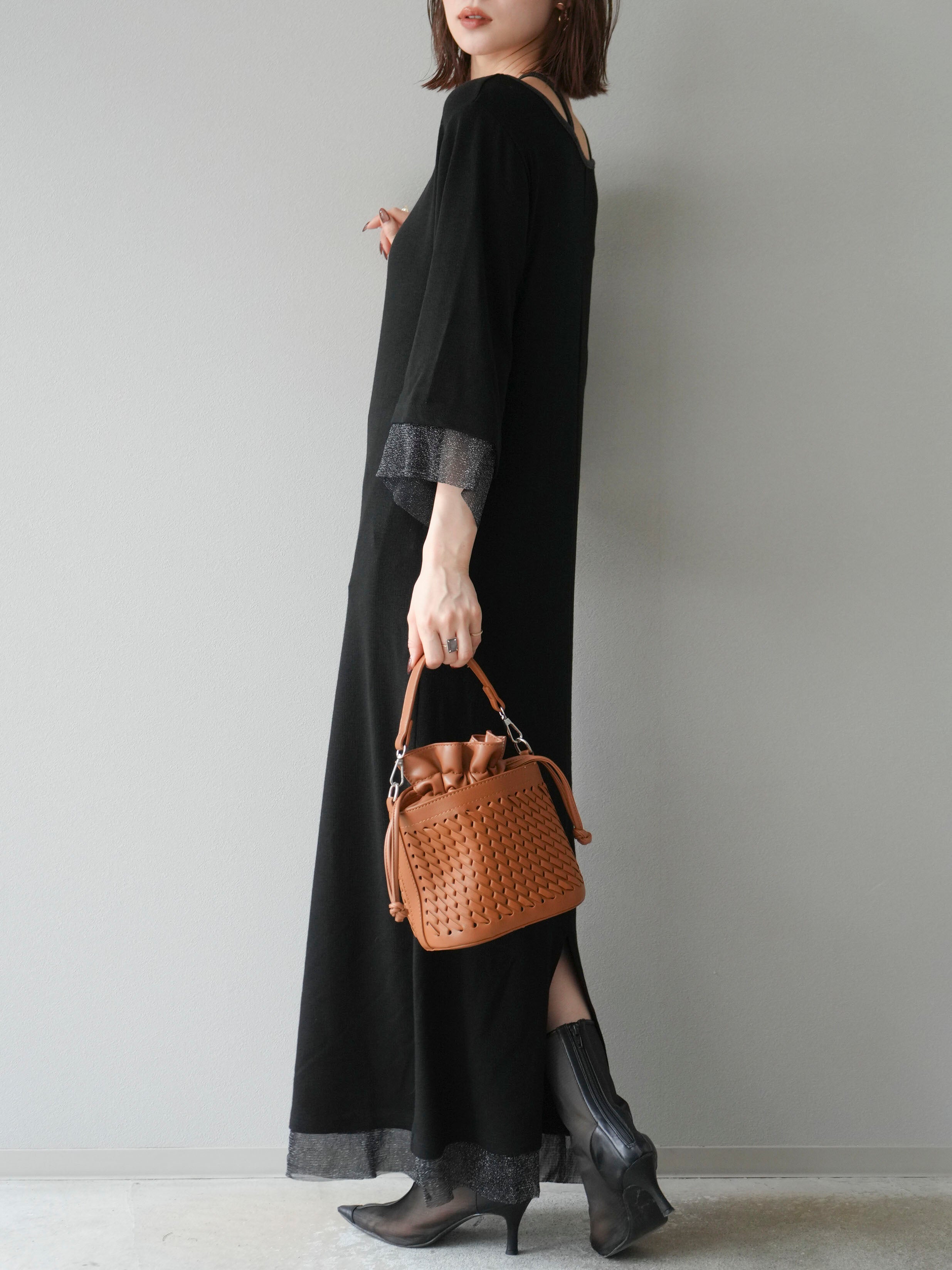 予約]デザインネックラメシアー切替ニットワンピース/ブラック – Lumier