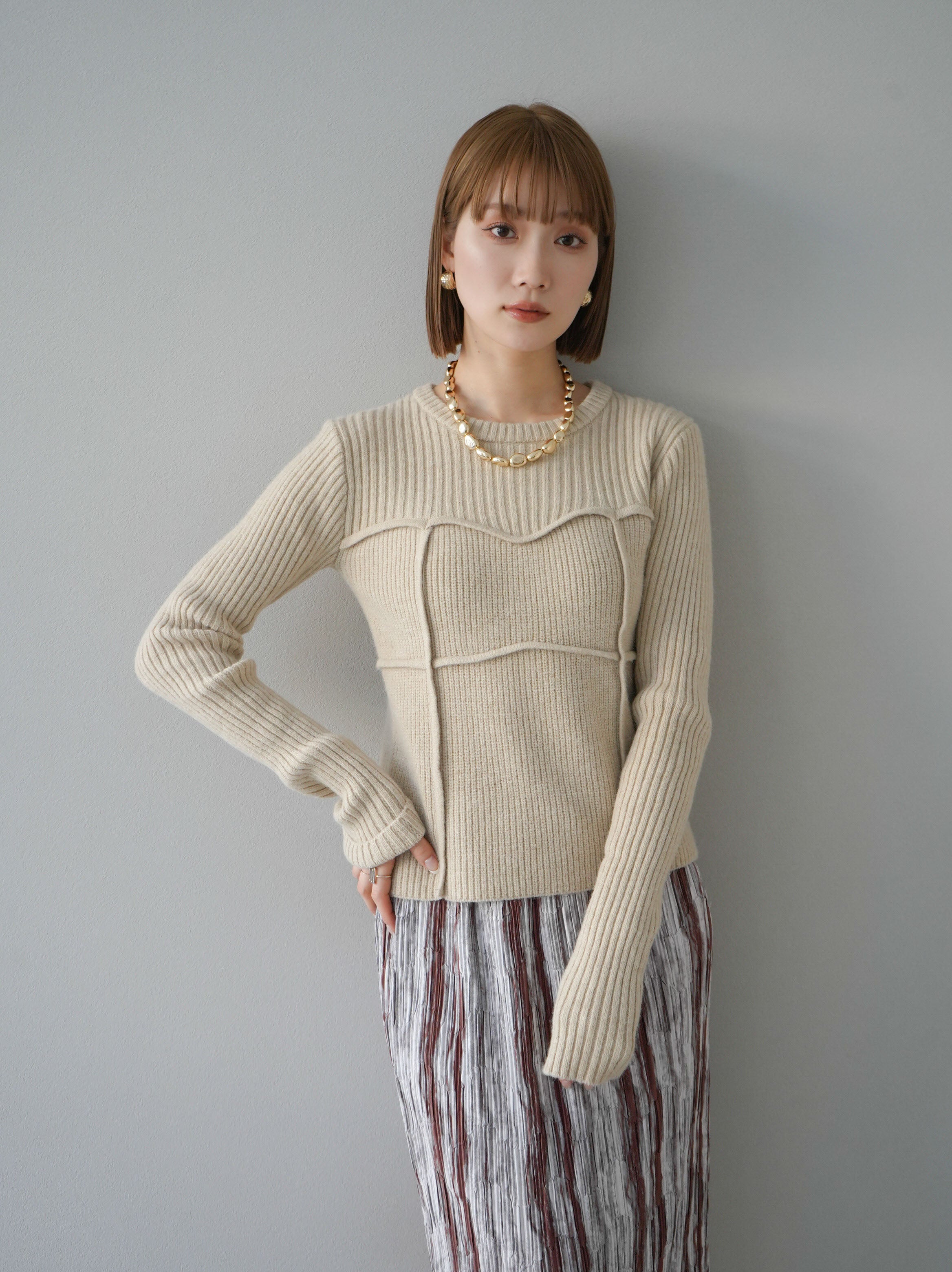 予約]デザインリブニットトップス/アイボリー – Lumier