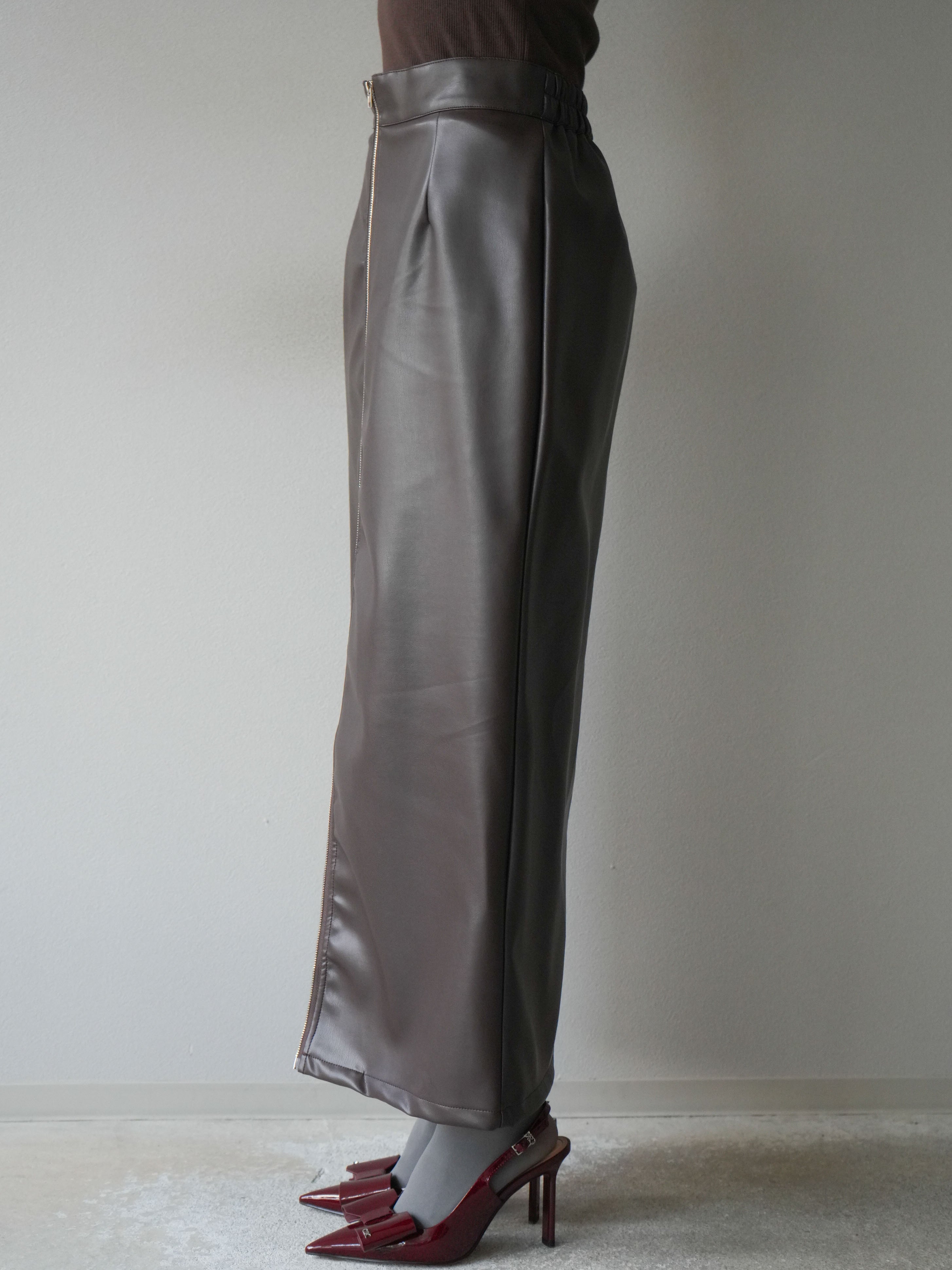 予約]フェイクレザーZIPタイトスカート/ブラウン – Lumier