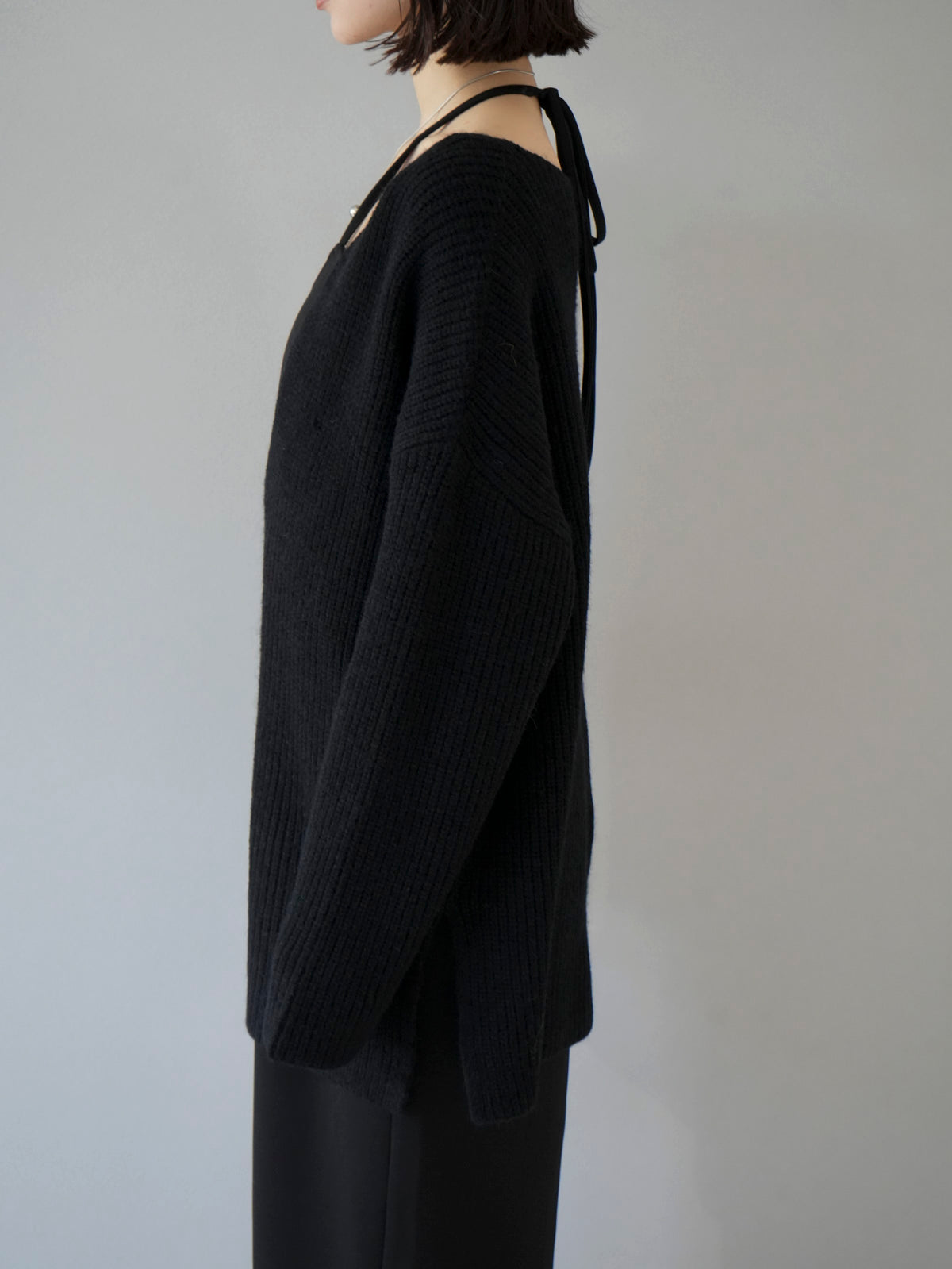 予約]畦編み深Vニットプルオーバー/ブラック – Lumier