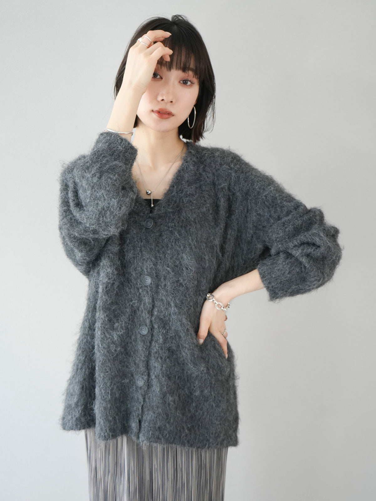 予約]ウール混モヘアタッチシャギーニットカーディガン/チャコール