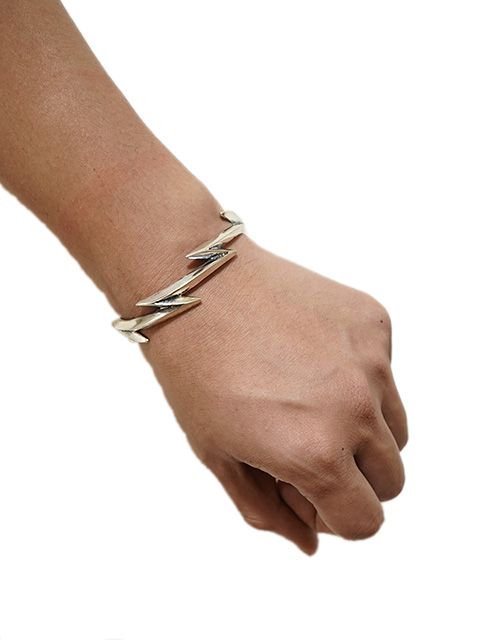 Aaron Anderson アーロンアンダーソン トゥファ クロスバングル