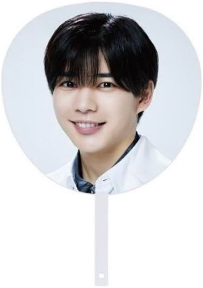 Amazon.co.jp: なにわ男子 【 ジャンボうちわ （ 長尾謙杜 ） 】+Alpha